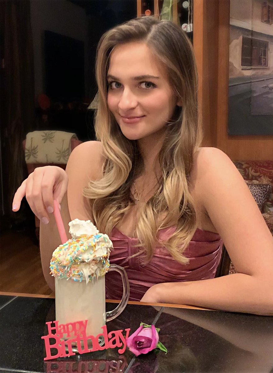 Emma Rose 🌹 tweet media