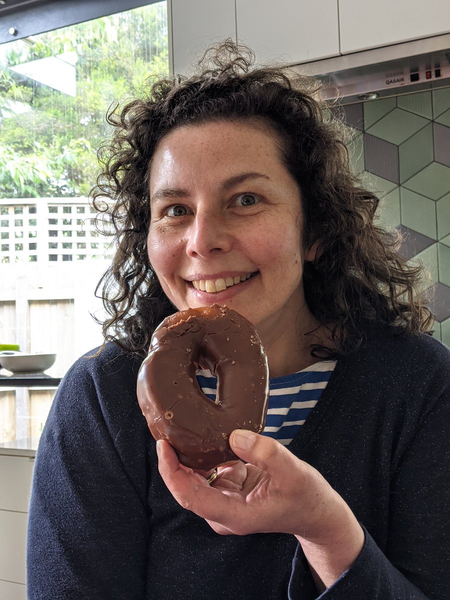 Dani Valent tweet media