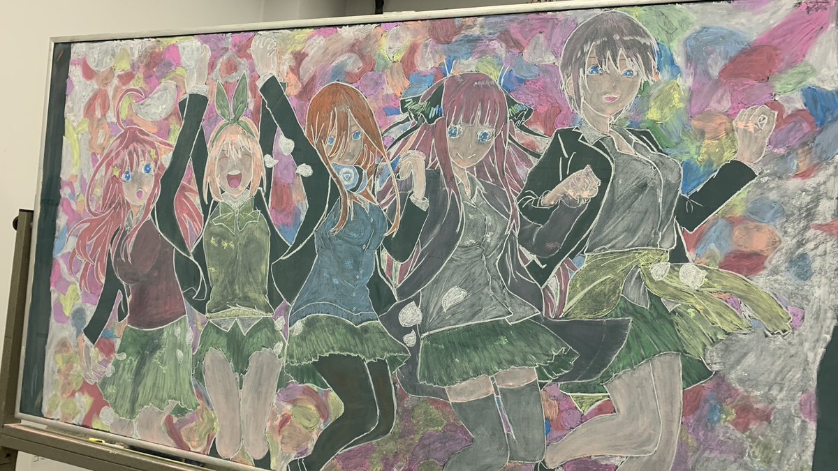 042eureka's tweet photo. 友達と頑張りました‼︎
#黒板アートで五等分の花嫁 https://t.co/OQBpjx5GgE