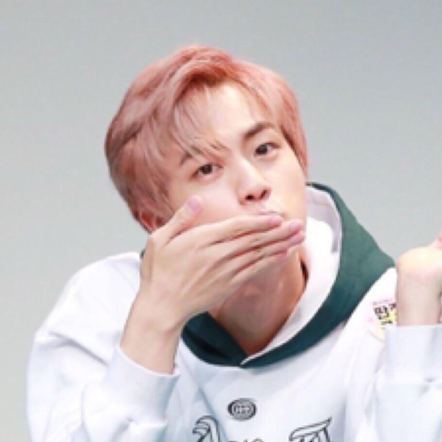  #KimSeokjin doing flying kiss; a much needed thread 