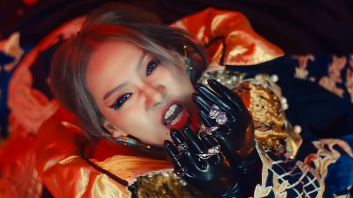 yee_unn's tweet photo. Моя королева 😌👑
#CL_HWA #LEECHAERIN @chaelinCL https://t.co/nteGghc2XD