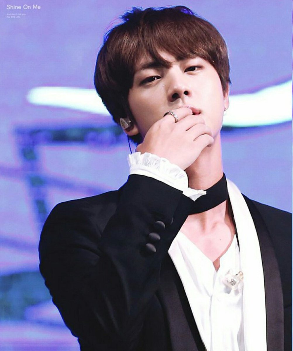  #KimSeokjin doing flying kiss; a much needed thread 