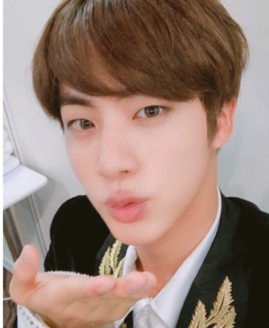  #KimSeokjin doing flying kiss; a much needed thread 