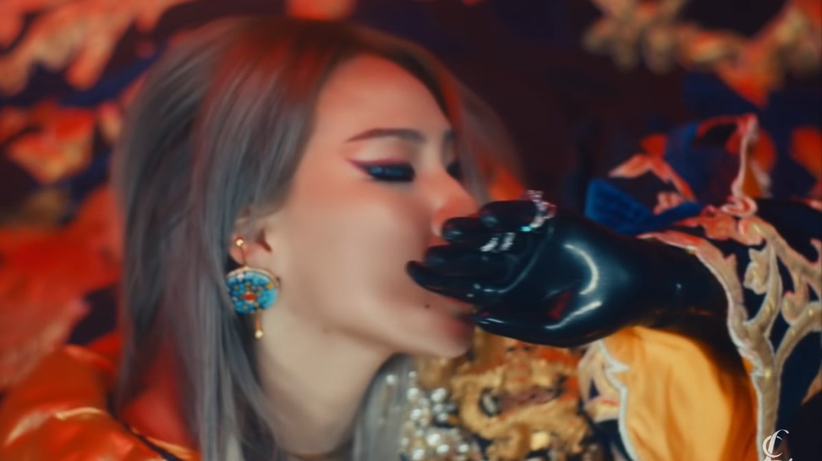 yee_unn's tweet photo. Я ЕЁ ОБОЖАЮ 💔💔💔
#CL_HWA #LEECHAERIN @chaelinCL https://t.co/LJsnkGRWfK