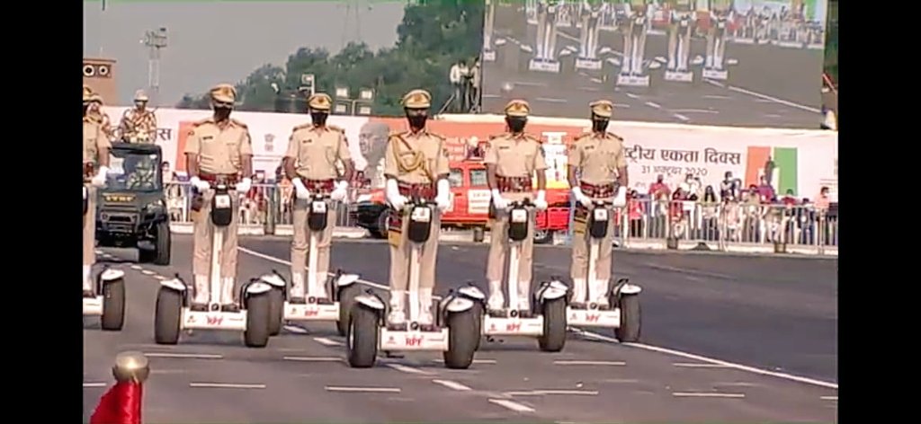 RPF_INDIA's tweet photo. RPF Segway contingent led by ASC Shri Bhuvanesh, salutes Chief Guest Hon'ble PM Shri @narendramodi at #EktaDiwas  Parade at #StatueOfUnity #Kevadia on 31st Oct 2020 
Watch out for RPF ka #SegwaySwag #EkBharatShreshthaBharat

@PiyushGoyalOffc @RailMinIndia @arunkumar783 https://t.co/BhytsUDZiQ
