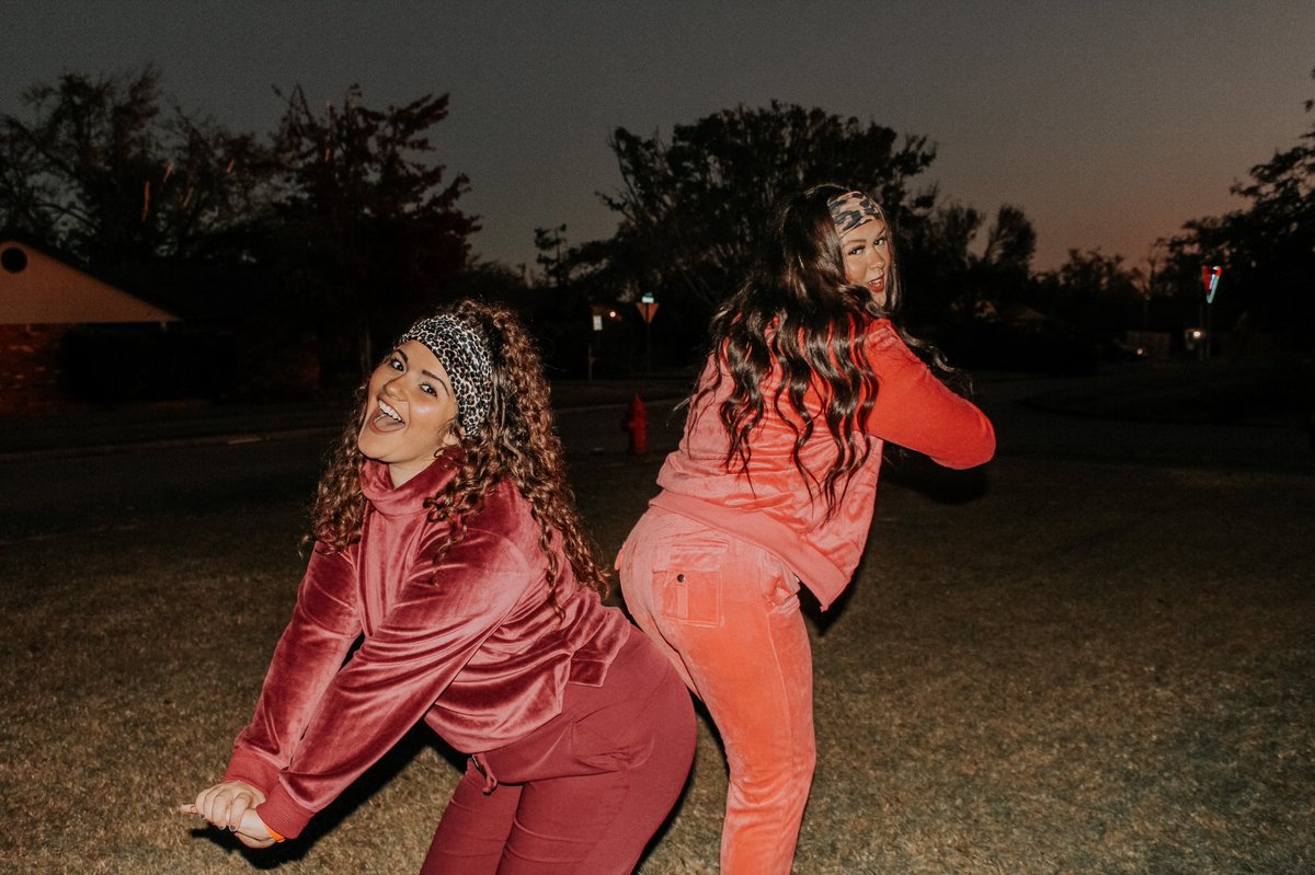 atmcdonald13's tweet photo. amigas, cheetahs, friends for life🌟 https://t.co/pIi12c850A