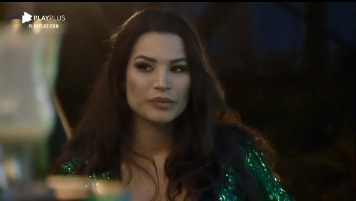 eu_victtor's tweet photo. Stefani querendo que a Raissa volte a falar com a Mirella

a Raissa disse: "Não vou, ja vi que  ela ta me olhando mas não quero, quis me pintar como monstro, todo mundo que me pintou como monstro saiu, o Brasil viu tudo" #FestaAFazenda12 
A RAINHA... https://t.co/n8RYm3NeSv