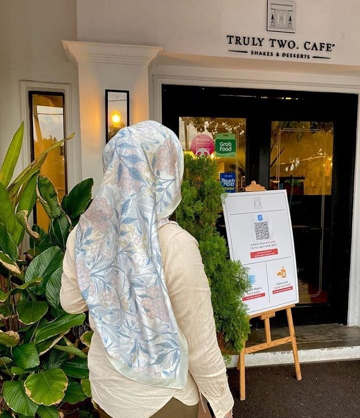 trulytwocafe's tweet photo. The best things in life are sweet. Let's enjoy our desserts💛🍧🍫🍨🍭🍰🍦
.
📸 @zarif4h_ (IG)
.
#trulytwocafe #dessertmelaka  #melakacafe #onlyinmelaka #melaka https://t.co/gVe3TVcu07