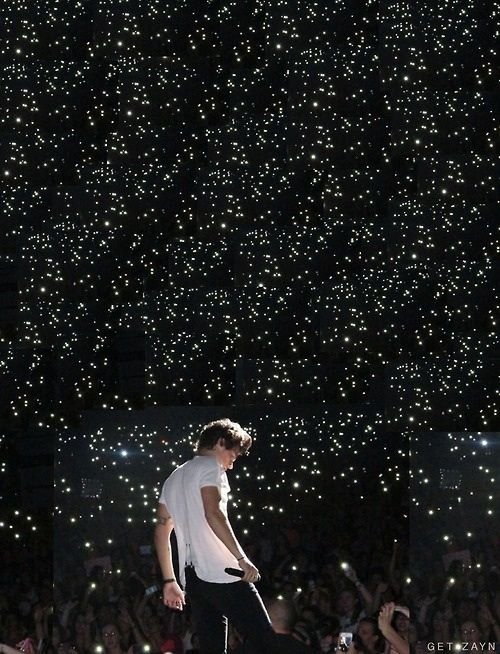 Adore_me_xox's tweet photo. "Are they stars?"

"No, they're Directioners."

#WEARESTILLHERE https://t.co/1zjN6Jl8lj