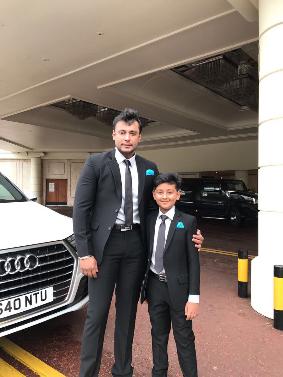 Dcompany171's tweet photo. ಹುಟ್ಟು ಹಬ್ಬದ ಹಾರ್ಧಿಕ ಶುಭಾಶಯಗಳು " ಜೂನಿಯರ್ ಬಾಸ್ " ವಿನಿಷ್ ದರ್ಶನ್
ದೇವರು ಆರೋಗ್ಯ ಆಯಸ್ಸು ಕೊಟ್ಟು ಕಾಪಾಡಲಿ 🎂 https://t.co/4ND1NhCavg