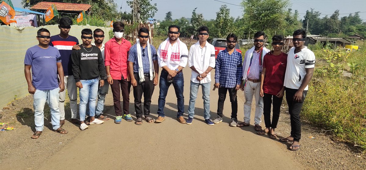RajeshVasava82's tweet photo. आदिवासी एकता जिंदाबाद।✊✊✊
Silent Protest against rampant Injustice.
#31अक्टूबर
#कालादिवस
#BlackDayForAdivasi
#StatueOfDisplacement
#StandWithKevadia https://t.co/uZ9exFfaQy