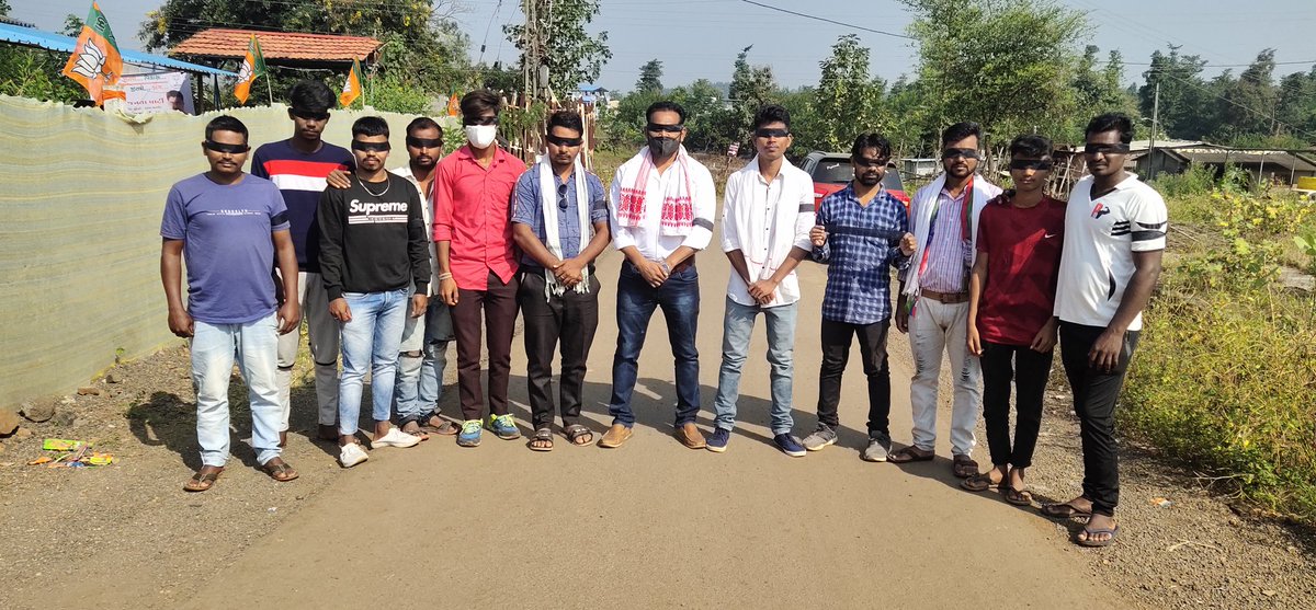 RajeshVasava82's tweet photo. आदिवासी एकता जिंदाबाद।✊✊✊
Silent Protest against rampant Injustice.
#31अक्टूबर
#कालादिवस
#BlackDayForAdivasi
#StatueOfDisplacement
#StandWithKevadia https://t.co/uZ9exFfaQy
