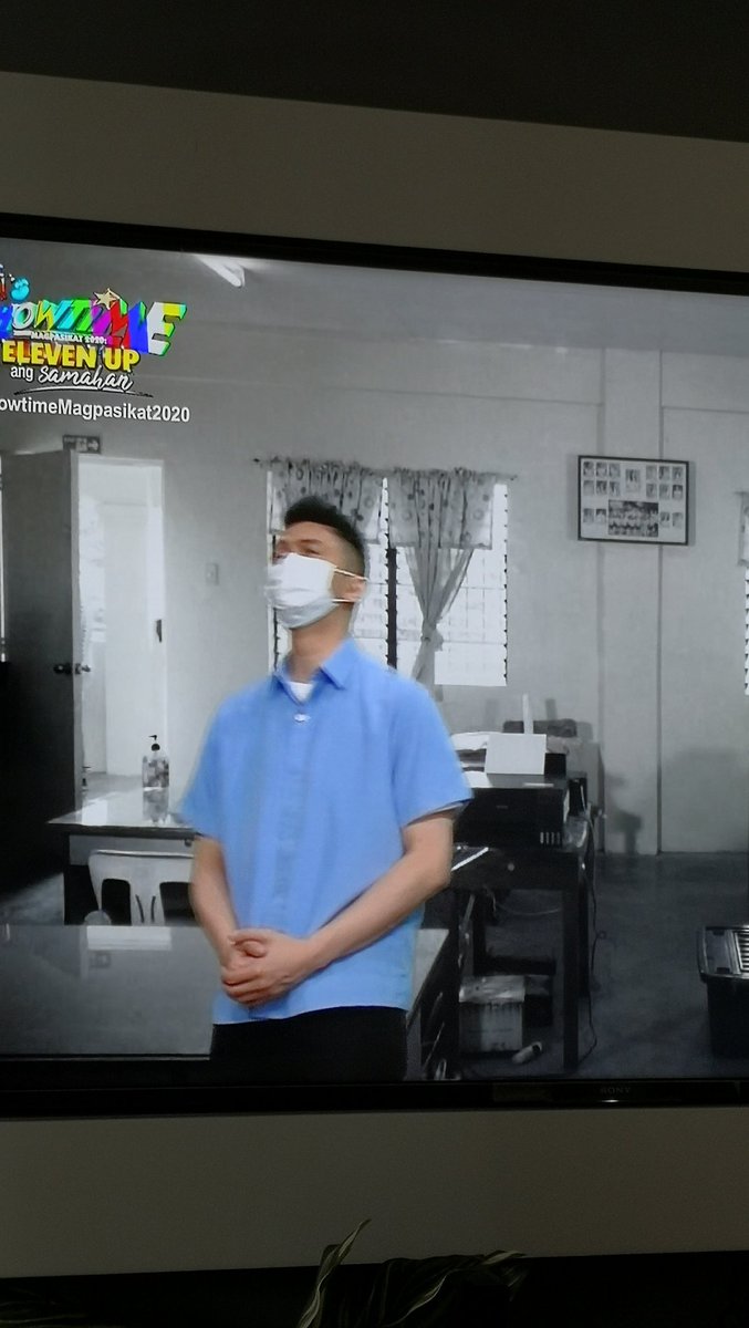 codexplorer88's tweet photo. Baligtad po ba ung face mask? #ShowtimeMagpasikat2020 https://t.co/tH5NuwBECr
