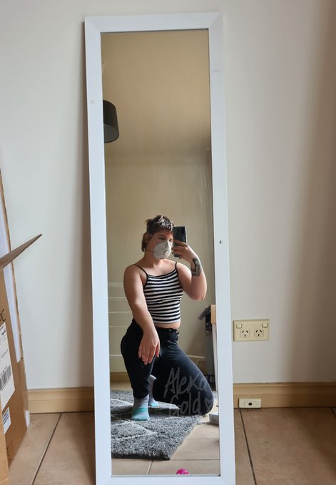 Crafting in a crop top https://t.co/DD51Oa2o7W