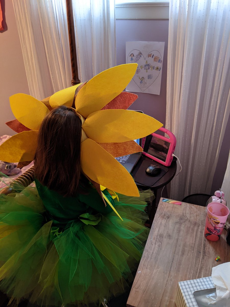 angtrombatore's tweet photo. @MissArecchi And a virtual sunflower. 😉🌻 Thank you for putting such a fun day together for the kids! https://t.co/oyc1DnIMSF