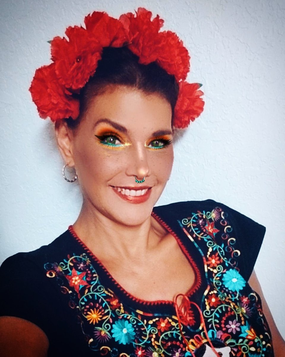 soymarcelagiron's tweet photo. HappyHallowen amados
#MexicoStyle... https://t.co/L7GEW33sdz
