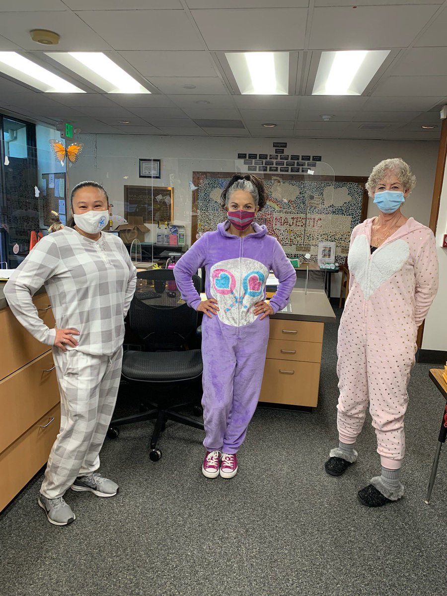 BusdWay's tweet photo. Don’t get caught sleeping on drugs!! Last day of of our Red Ribbon Spirit Week! #majesticwaybusd #RedRibbonWeek2020 #JustSayNo https://t.co/Cayjc2Uwaw