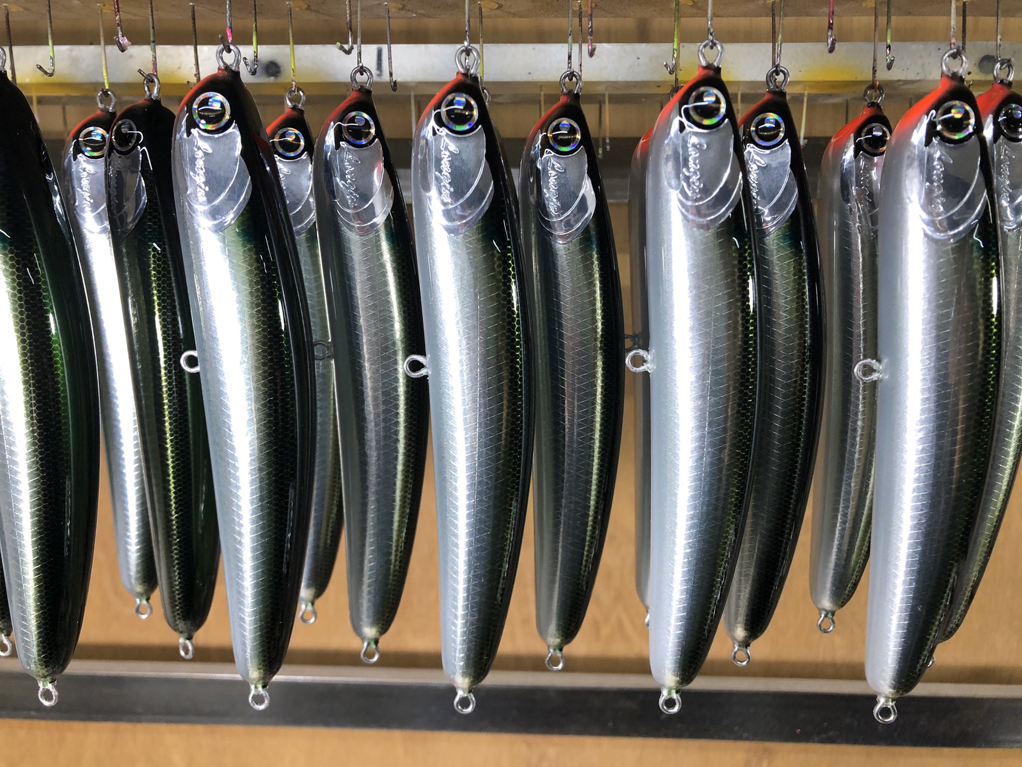 Uzivatel Longin Na Twitteru Jinpen150mm Seabass Color 完成 シーバスは勿論 青物 タチウオ 特にオカッパリからの攻略に効果抜群 強烈捕食乱舞動画も完成してるので是非 お楽しみに Longin ロンジン Seabass Fishing Lurefishing