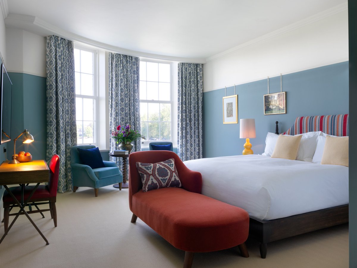 University_Arms's tweet photo. Join us for a #midweekstay from the 1st November & receive ยฃ40 food credit per person, a complimentary upgrade, late checkout & complimentary breakfast.
Photo 1: @Alicesampo / @MRLONDON_1
Photo 2: @CandidsbyJo
Photo 3: @demerie.h
Photo 4: @wishwishwish
Photo 5: @camillamount https://t.co/5xcMrvcpGf