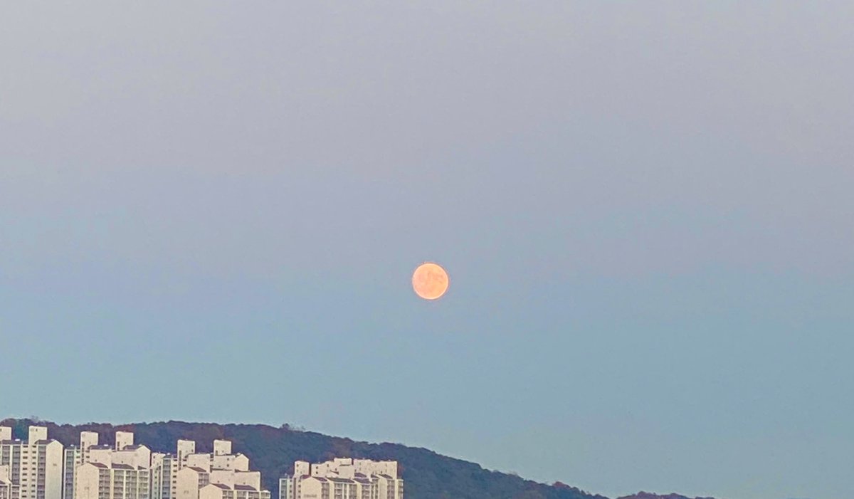 choi_bts2's tweet image. Jin~  🌕 we love you. 
Thank you for being with us. 

#MAMAVOTE #BTS @BTS_twt