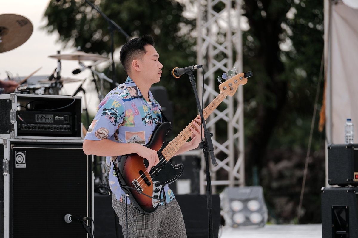 Walaupun sempat bergelut dengan cuaca, penampilan “Senja” ini berhasil dibuka oleh <a href="/jokoinberlin/">Joko in Berlin</a> yang membawa “Euphoria” pada #PJFLovers yang sedang #DirumahAja🏡 

Jangan kemana-mana karena lima musisi lainnya masih akan menemani minggumu dengan penampilan yang spektakuler!💫