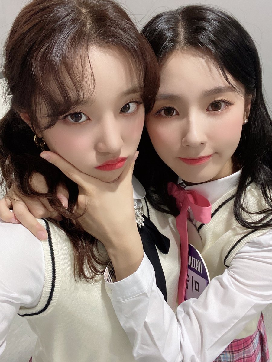 official_i_dle's tweet photo. [📢] JTBC '아는 형님' 출연 안내

잠시 후 9시, JTBC '#아는형님' 걸그룹 대전에 #미연, #우기 가 출연합니다!🧚‍♀️
형님학교는 우리가 접수한다😎
교복 입은 댕댕즈의 멋진 활약을 방송에서 확인해주세요-!❤💜

#여자아이들 #GIDLE https://t.co/4b87eCiMH5