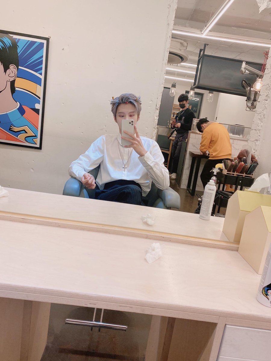 intothenineone1's tweet photo. อห. รูปข้างหลังอูซอกคือรูปจินฮยอ��อ่ะ 55555555555 คือ เรือเวย์ชิน แล่นได้ด้วยอูซอกอย่างแท้จริง ฮื้อออ เก่งมาก กล้าหาญมาก ขอบใจ 😭😭😭😭 https://t.co/PrVRoRduIW