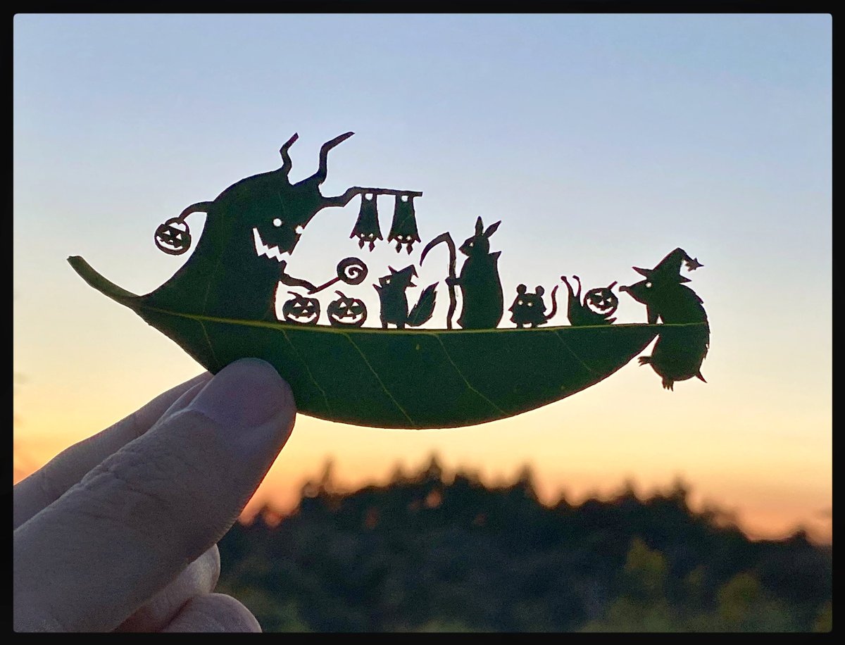 葉っぱ一枚の中に物語が 一枚の葉から生み出された切り絵作品がめっちゃ素敵 なんて可愛いハロウィン Togetter