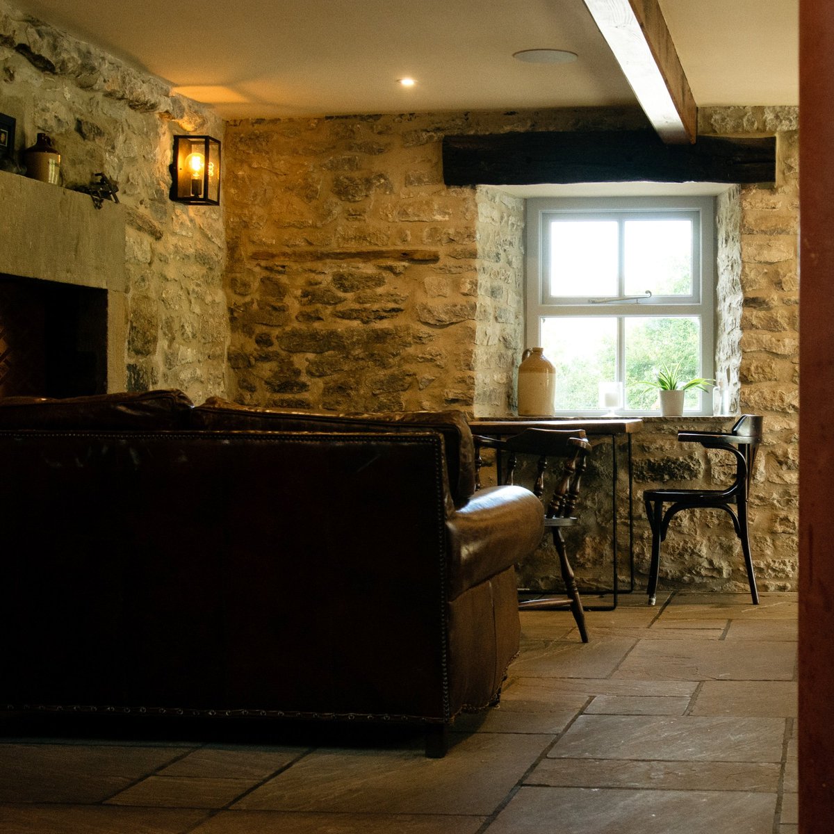 theblindbull_'s tweet photo. We have tables available this weekend - give us a call us on 01298 211949 to book, or just pop in for a drink and a bite to eat after a blustery walk!
.
#weekend #availability #walkandapint #tablesavailable #bookatable #pubfood #pubgrub #pub #supportyourlocal  #theblindbullpub https://t.co/UTrmEvhUm6