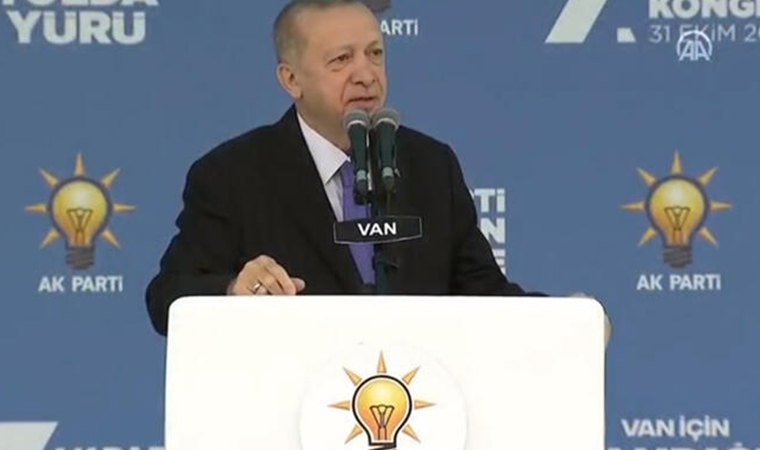 cumhuriyetgzt1's tweet photo. Erdoğan: Şahsıma edilen her hakaret Türkiye Cumhuriyeti vatandaşlarını hedef almaktadır 
https://t.co/zslzUv1RZp https://t.co/IUeJ6p8dQp