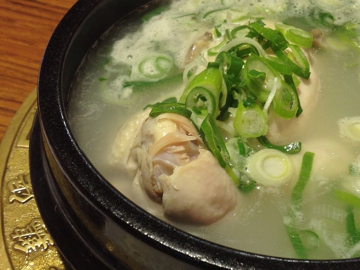 In general, the older meaning for each character is preserved in Japanese vs Chinese:湯: hot water vs soup走: run vs walk涕: tears vs snot謝: apologies vs thanksThis is likely because the characters, AKA kanji, were adopted in Japan at an earlier stage of the language.