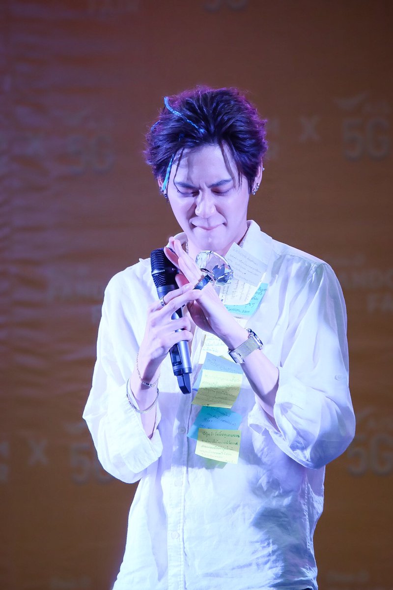 Cannot_moveon's tweet photo. [ 201031 ] @bb0un 💖🥺🍭 

“จุดๆนี้คือเฮียโมโหใส่แหวนแล้วนะคะ”

55555สาบานว่านั้นแหวน เพชรน้ำหนึ่งกรุบๆ
 
#อมยิ้มของบุ๋นไออุ่นของเฮีย 
#DekDFanDomFair #bb0un https://t.co/8VNwWK3mgI