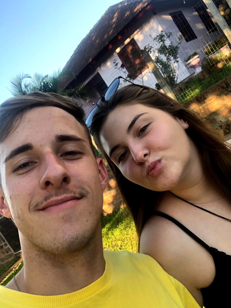 Parabéns meu amor, tudo de melhor pra ti, que você continue sendo essa pessoa maravilhosa que você é, me fazendo todos os dias a pessoa mais feliz do mundo, também quero te agradecer por estar completando 1 ano de namoro contigo, que venha muitos mais anos meu amor, eu te amomt❤️