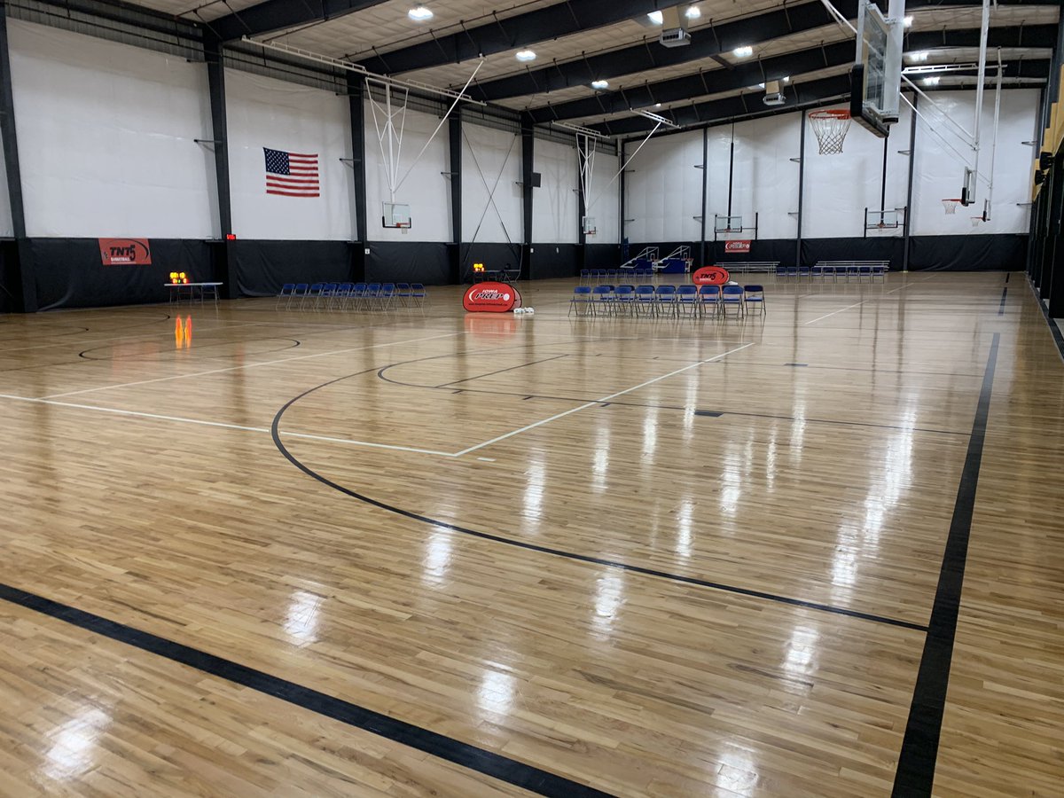 TNT5Basketball's tweet photo. Ready to get a day full of basketball started! #iowaprep #processdriven https://t.co/Fbxieju2DZ