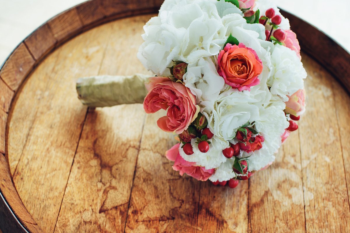 WeddingLocal's tweet image. Consider rich burgundies, deep navy, silver and gold to provide a wonderful winter backdrop for your wedding: ow.ly/195E50C5Wrm