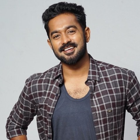 AsifAliLive1's tweet photo. Only Few Mins Left !

#AsifAliBdayFeastIn100Days

#KuttavumShikshayum #AsifAli https://t.co/FhMIz9RIPw