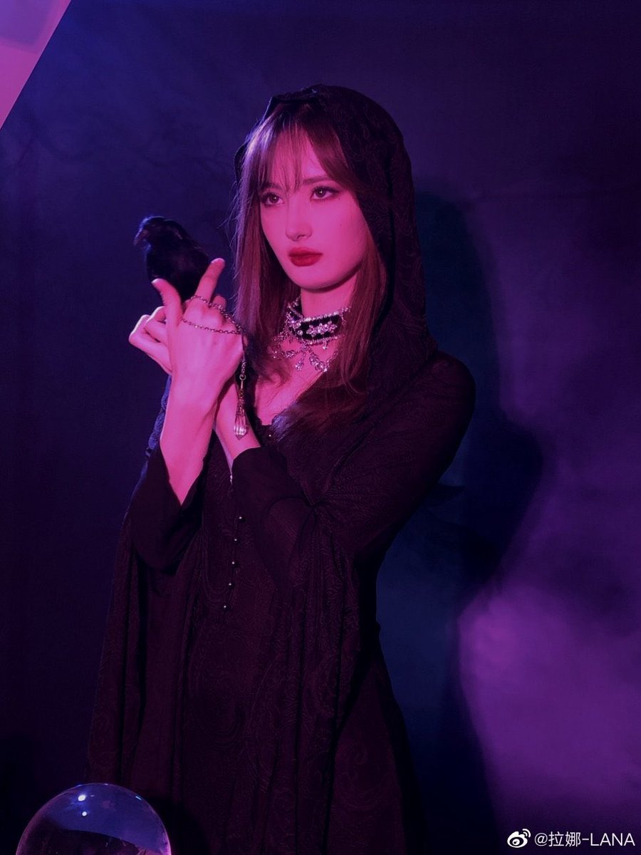 LANA_updates1's tweet photo. 10.31.20 • Weibo • (拉娜-LANA)
(🌙🔮👻📿💕)
#HICC
#Talk_Talk
#拉娜 #лана
#LANA #라나
#LUMINOUS
@Hicc_LANA
#LANA_TALKTALk https://t.co/cX4cpoQZ01