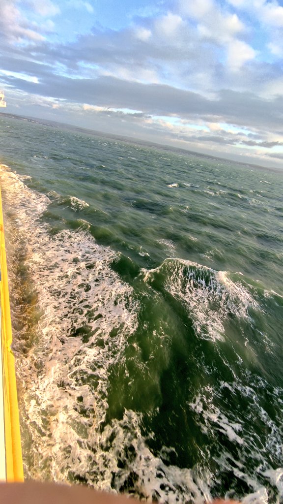 Firesnapper999's tweet photo. #FerryViews @dfds_uk @DFDSUKUpdates #SevenSisters approaching #Newhaven https://t.co/4r4Gn6aGn8
