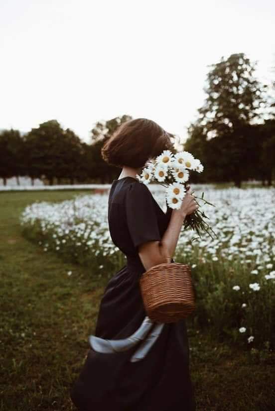 soniakarim9's tweet photo. مەرج نیە تەنها ژەهر بتکوژێت عاشق بوونی هەڵە کوشندەترن ژەهرە.. https://t.co/srqMDsfFTl