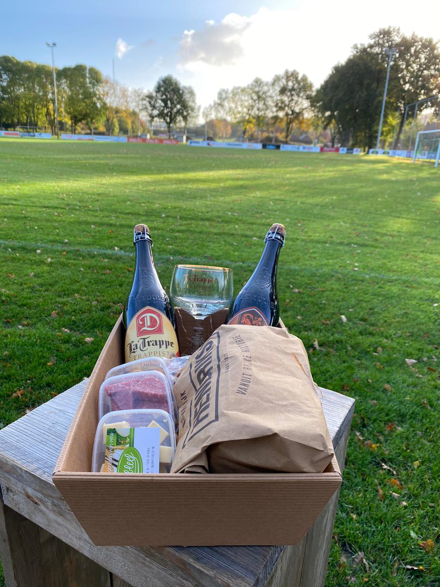 De afgelopen dagen zijn we met de leden van onze sponsorcommissie op pad geweest om onze sponsoren te bedanken veur de steun van het afgelopen jaar. Juist in deze onzekere tijden een extra blijk van waardering voor onze trouwe sponsoren die ons al jaren steunen. #voetbal #Venlo