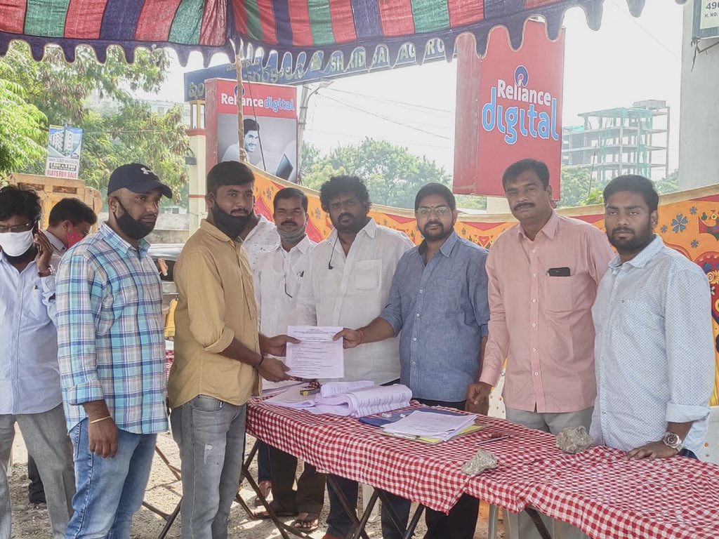 shivagoud_bjp's tweet photo. Participated in Graduate Vote Registration for coming MLC elections, at Hastinapur Division with Sri Naresh Yadav Bjp Division President and others colleagues of party.
@RaoMlc
@BJP4India
@BJP
#CSGteam https://t.co/lnJmJb3UkM