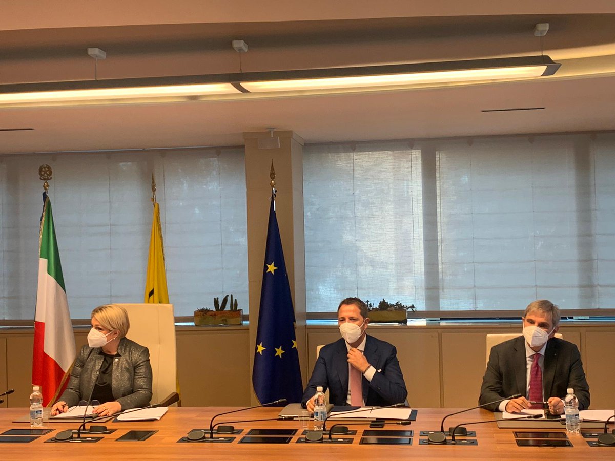 Onorato del nuovo incarico. Si riparte con spirito di servizio e dedizione. Mi piace condividere questo momento con tutti i colleghi a cui sta a cuore la nostra categoria. <a href="/ConsulentiLavor/">ConsulentiLavoro</a>
Cerimonia di insediamento CNO per il triennio 2020-2023 - WebTV  consulentidellavoro.tv/mobile/watch.p…