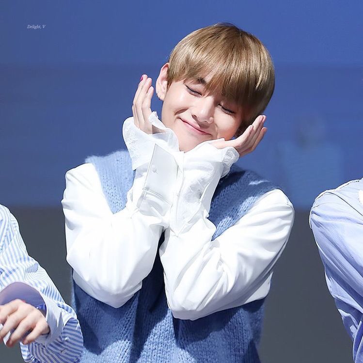 taehyung missers, here's taetae being cute. A satisfying thread: