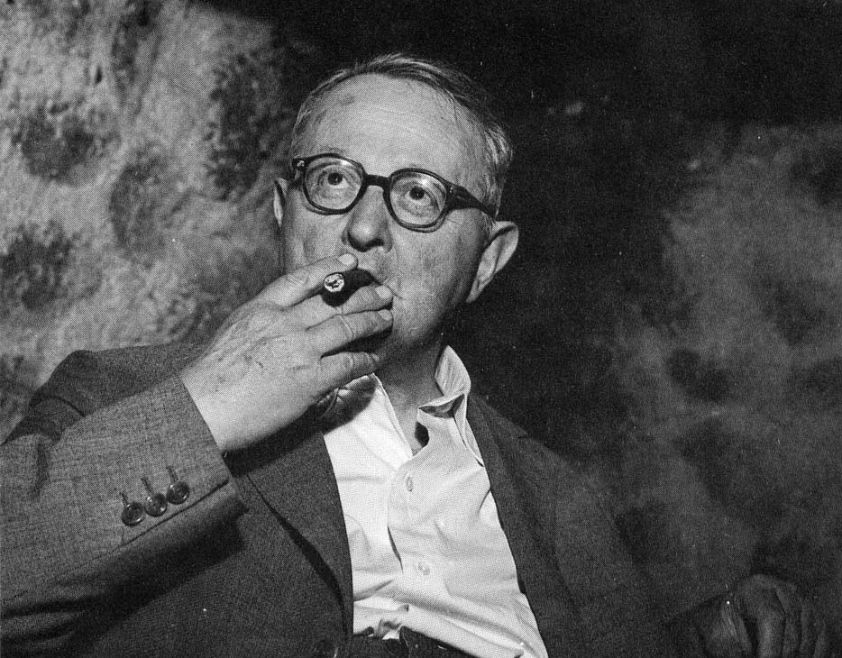 «Ora che sei venuta, 
che con passo di danza sei entrata 
nella mia vita 
quasi folata in una stanza chiusa – 
a festeggiarti, bene tanto atteso, 
le parole mi mancano e la voce 
e tacerti vicino già mi basta». 

Camillo Sbarbaro ❤️
(12 gen. 1888 - 31 ott. 1967)