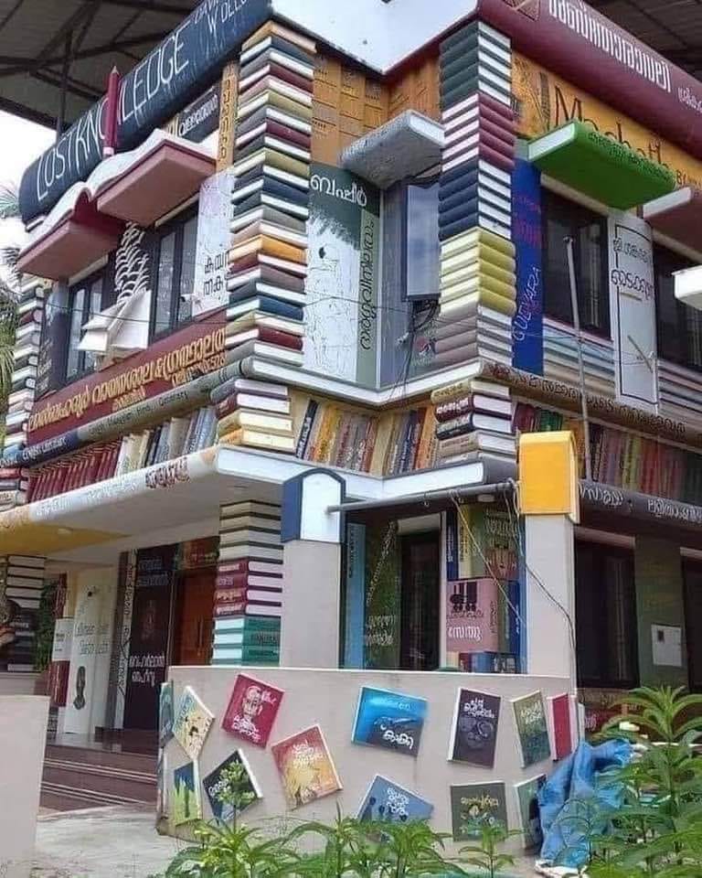 Bir kitap seç,
Bir çay doldur,
Ve dünyayı sessize al ...
Ahmet Batman