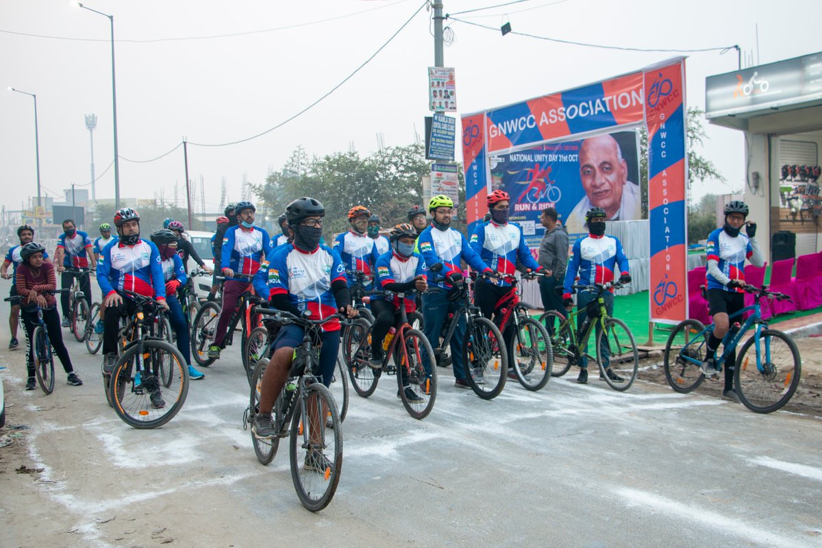 gnwccofficial's tweet photo. #nationalunity #gnwcc A ride and run was organized by the GNWCC Association in Greater Noida West on the occasion of National Unity Day today in which 75 cyclists of the GNWC participated. 
@Mediaconnect3 @aajtak @abpnewshindi @htTweets
 @NavbharatTimes  @PANKAJPARASHAR_ https://t.co/VQYl5x5kxS