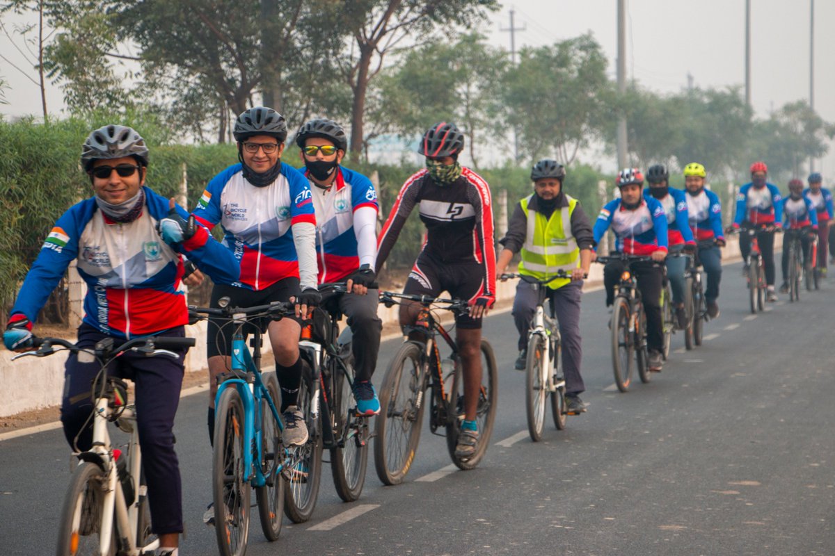 gnwccofficial's tweet photo. #nationalunity #gnwcc A ride and run was organized by the GNWCC Association in Greater Noida West on the occasion of National Unity Day today in which 75 cyclists of the GNWC participated. 
@Mediaconnect3 @aajtak @abpnewshindi @htTweets
 @NavbharatTimes  @PANKAJPARASHAR_ https://t.co/VQYl5x5kxS