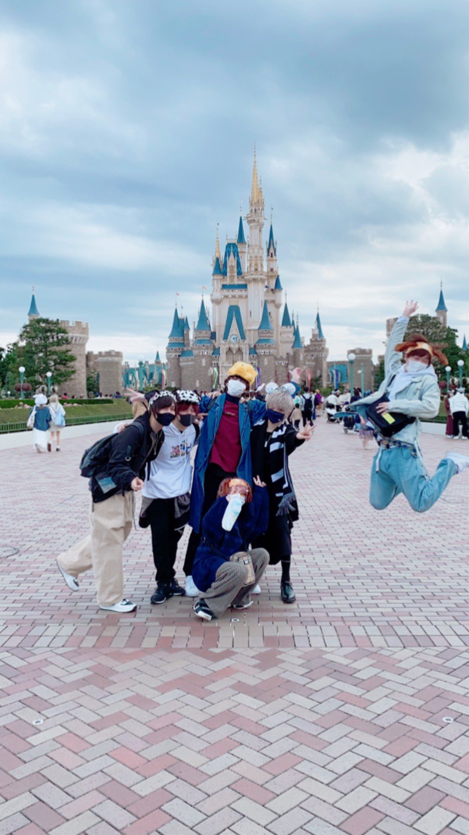 こーすけ あいつ 俺ディズニー行くんだ って自慢してたのこれか よりによってハロウィン あとさことも俺とゲームする約束どうしたんだよ Twitter