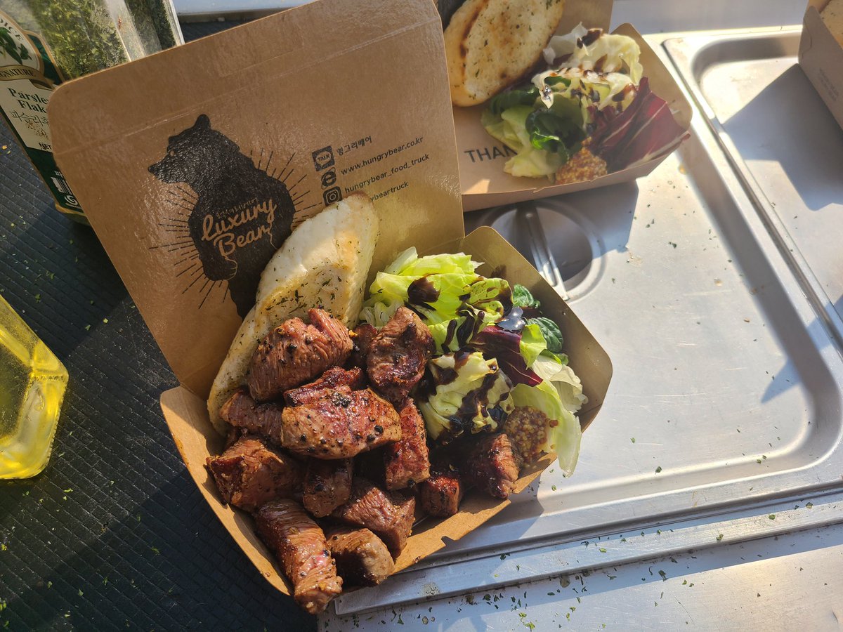 JTBC 언더커버에서 한승구로 새로운 연기도전을 하는 선호를 응원하기 위해 든든하게 스테이크 서포트를 진행했습니다💛 추운 날씨에도 맛있는 고기와 함께 선호도, 언더커버도 “승승장구”하기를🐣 참여해주신 모든 팬분들 감사합니다💛 #유선호 #YOOSEONHO