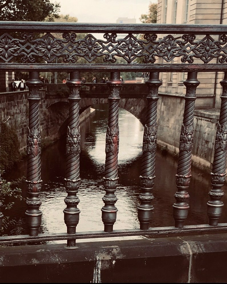 Sibilcita's tweet photo. Bridge over river Leine. #leinebrücke #hannoveranderleine
•
•
•
•
•
•
#schmiedeeisen #ferforgé #forja #wroughtiron #castiron #historicisme #historism #brückengeländer #mymetalfix #metallicstructures #urbanphotography #structures_greatshots #tv_le… https://t.co/HrZb3gJOIm https://t.co/YnrYb6Xd0M